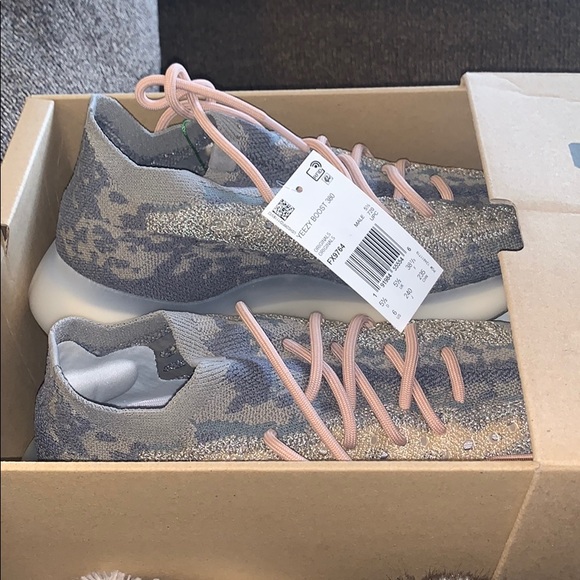 The next Yeezy Boost 350 V3 Alien unveiled Baskets.